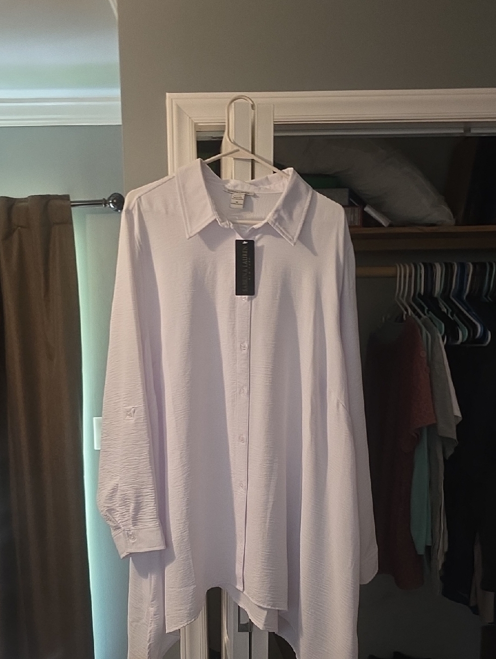 Women’s White Textured Button-Front Blouse - Relaxed Collar